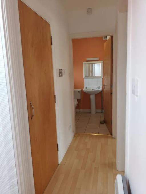Village Centre Apartment Лехінч Екстер'єр фото