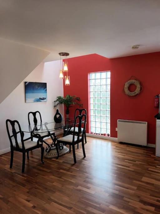 Village Centre Apartment Лехінч Екстер'єр фото