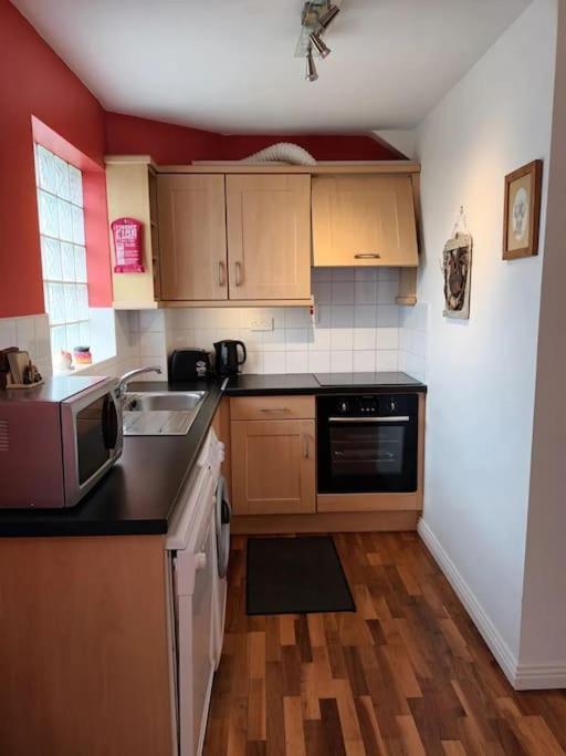 Village Centre Apartment Лехінч Екстер'єр фото