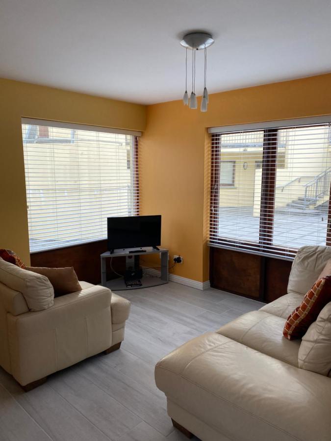 Village Centre Apartment Лехінч Екстер'єр фото