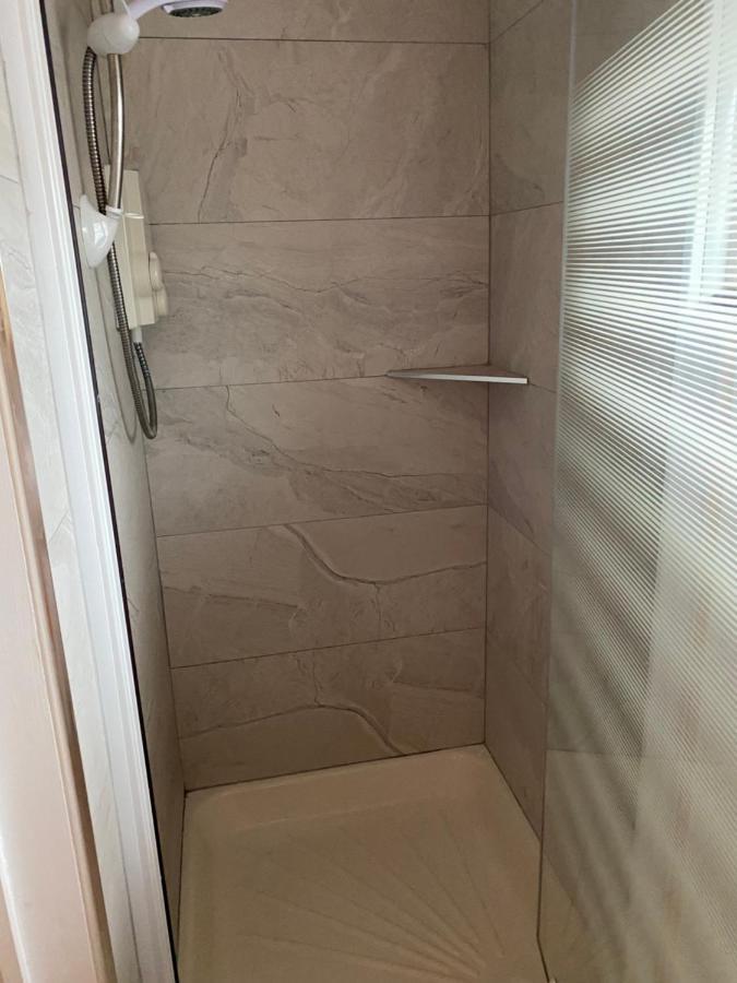 Village Centre Apartment Лехінч Екстер'єр фото