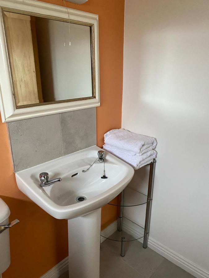 Village Centre Apartment Лехінч Екстер'єр фото