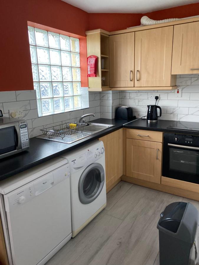 Village Centre Apartment Лехінч Екстер'єр фото