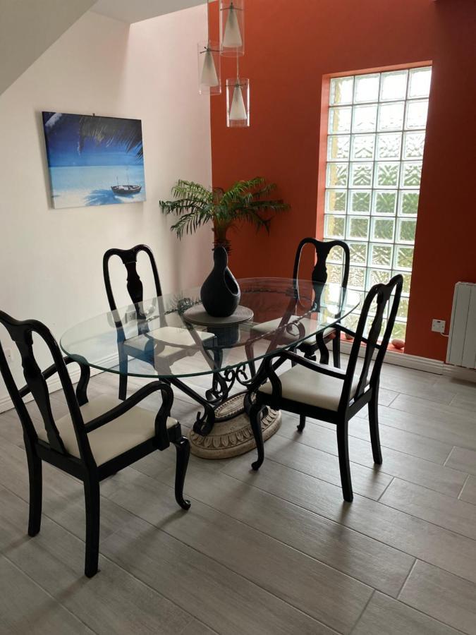 Village Centre Apartment Лехінч Екстер'єр фото